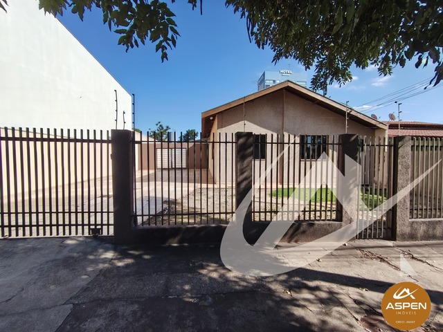 #2932 - Casa para Venda em Arapongas - PR - 2