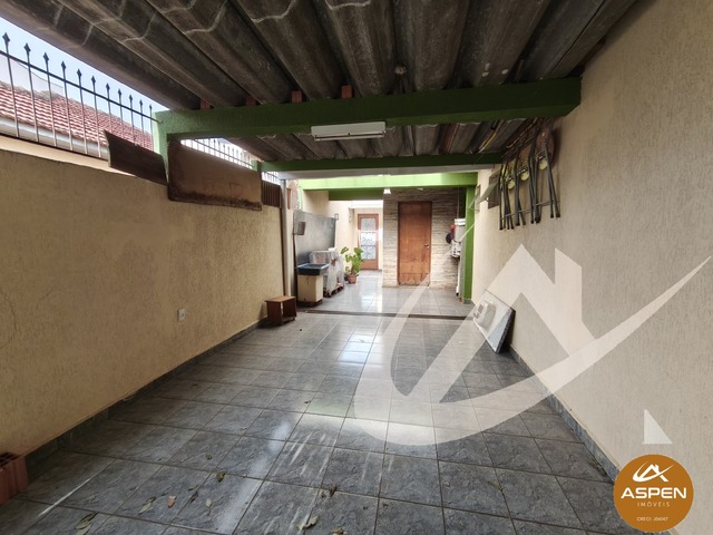 #2490 - Casa para Venda em Arapongas - PR - 3