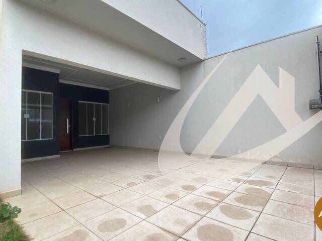#3015 - Casa para Venda em Arapongas - PR - 2