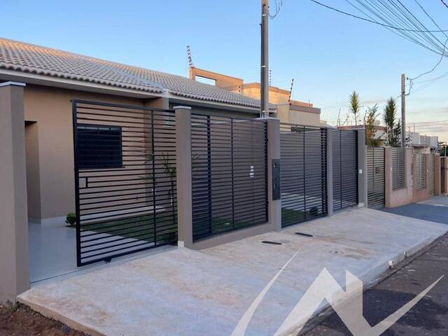 #3026 - Casa para Venda em Arapongas - PR - 2