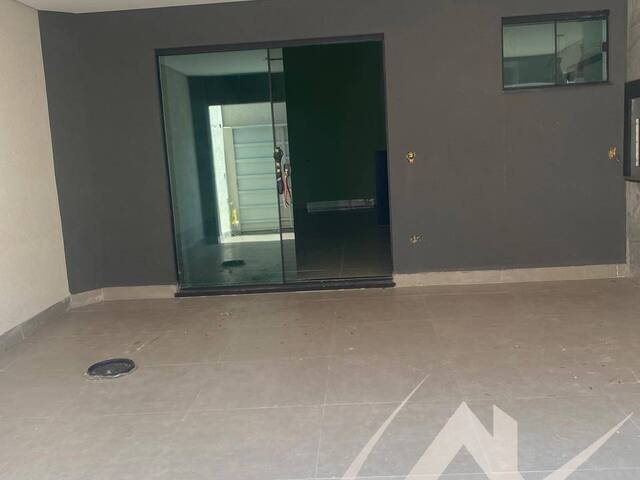 #3067 - Casa para Venda em Arapongas - PR - 3