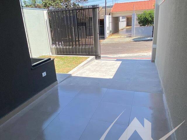 #3072 - Casa para Venda em Arapongas - PR - 3