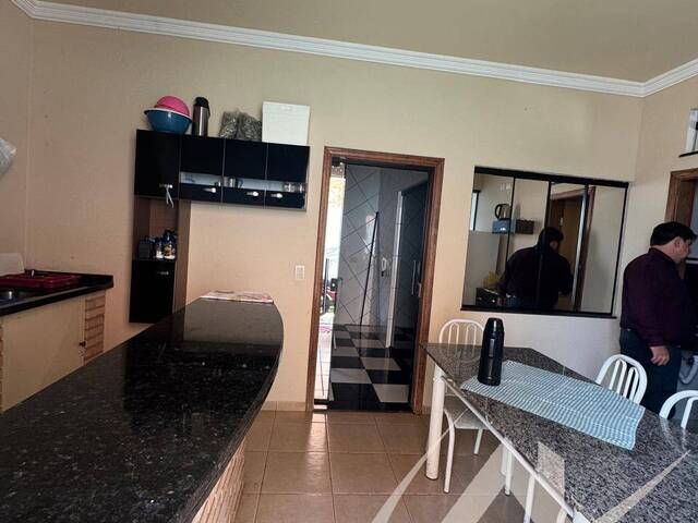 #3138 - Casa para Venda em Arapongas - PR - 3