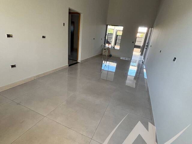 #3223 - Casa para Venda em Arapongas - PR - 3