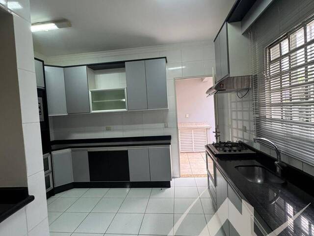 #3256 - Casa para Locação em Arapongas - PR - 3